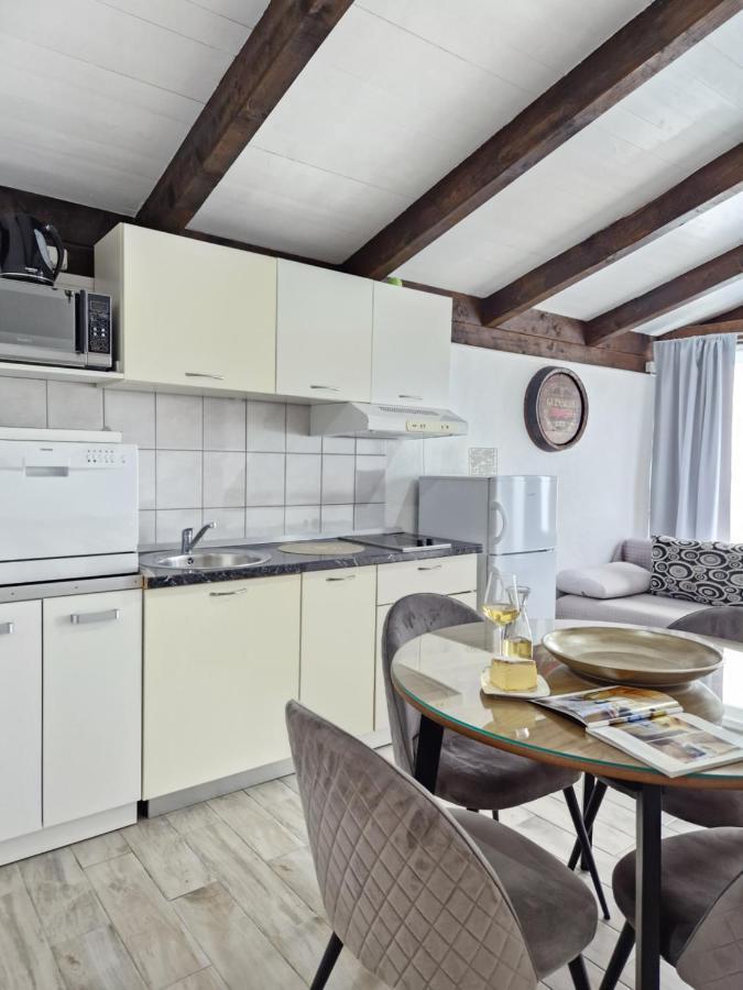 Luxury Apartments Silva With Sea View Округ Горни Екстериор снимка